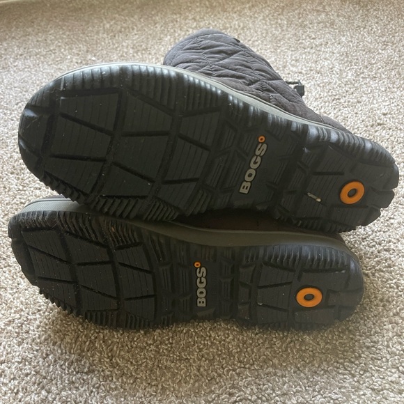 Bogs Women’s Quilted Black Winter Boots - Picture 4 of 4